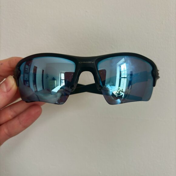 Oakley Flak 2.0 XL Polarized Sunglasses - Picture 1 of 2